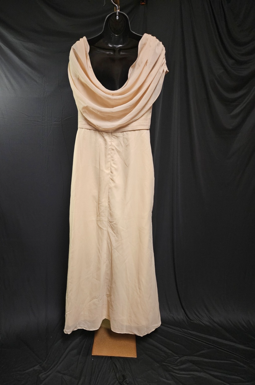 LADIES SIZE 12 CREAM CHIFFONMATT SATIN  FORMAL/PROM SCOOP BACK FLOWING ZIP GOWN