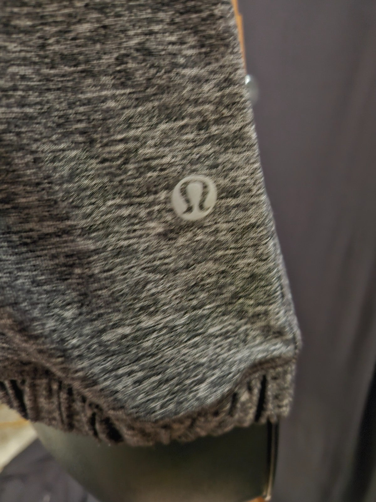 LULULEMON ATHLETICA SZ 4 GRAY/BLACK 1/4 ZIP PULLOVER
