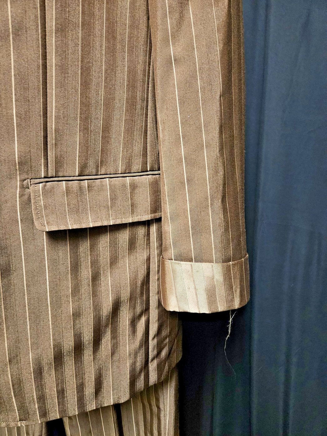 MEN'S FORTINO LANDI 3 PIECE PINSTRIPPED SUIT BEIGE/DK BROWN XL 42/32 USED