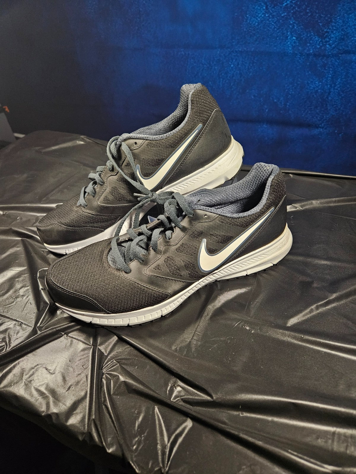 MEN'S SIZE 10 NIKE DOWNSHIFTER 6 TENNER SHOES BLACK/WHITE NEW W/O BOX