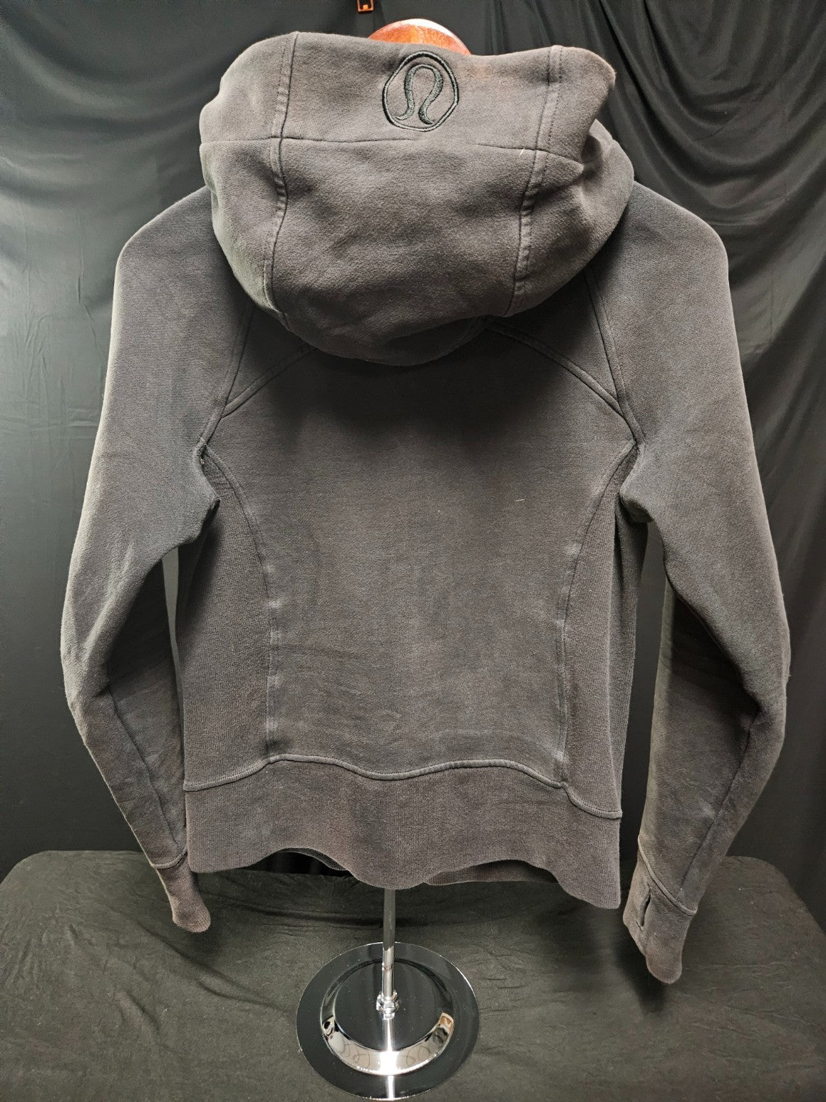 LULULEMON SIZE 6 BLACK SCUBA ZIP UP JACKET SOME FADING