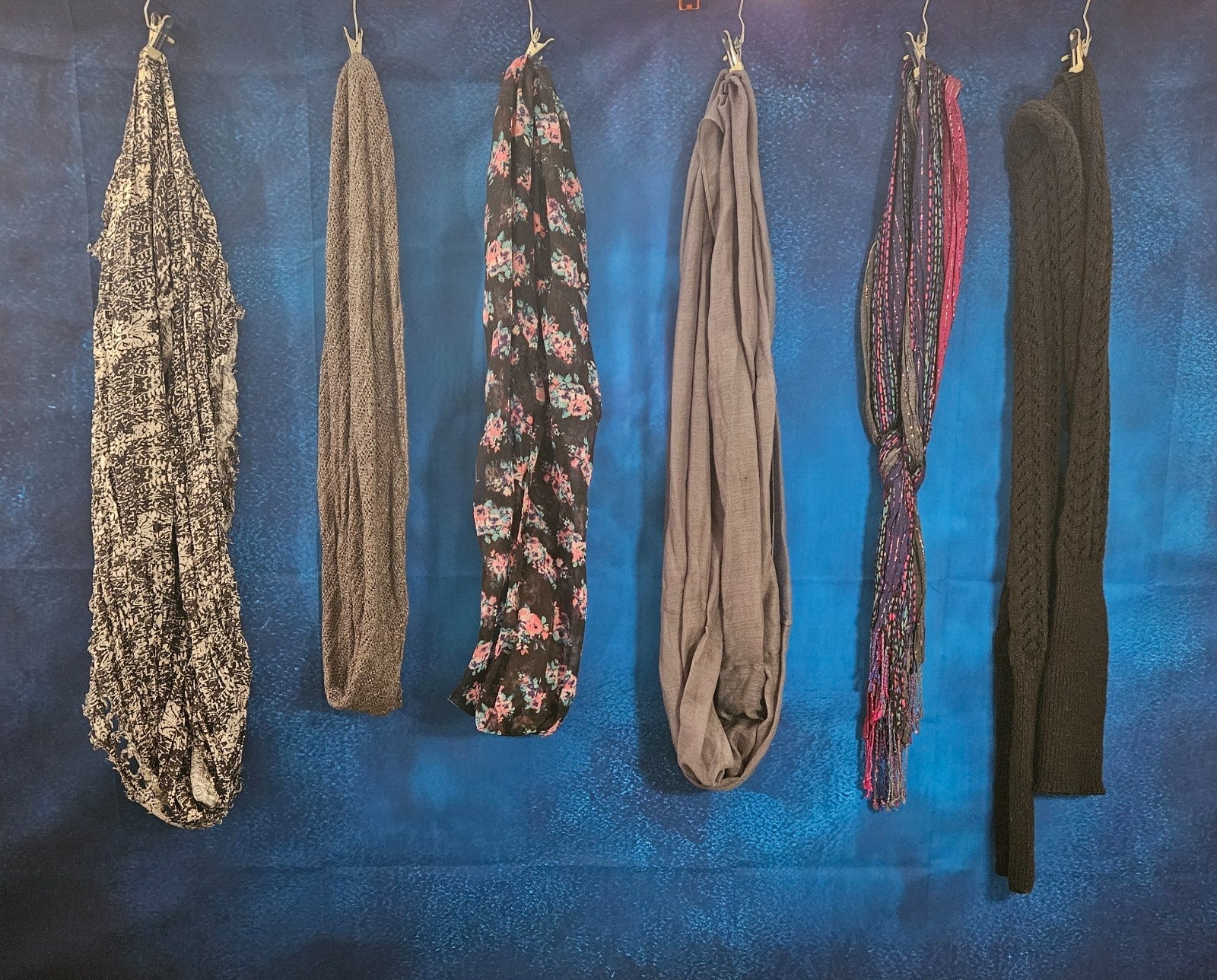 ASSORTED WOMEN'S SCARVES (COWL, TIE, WINTER) ALL 6 SCARFS