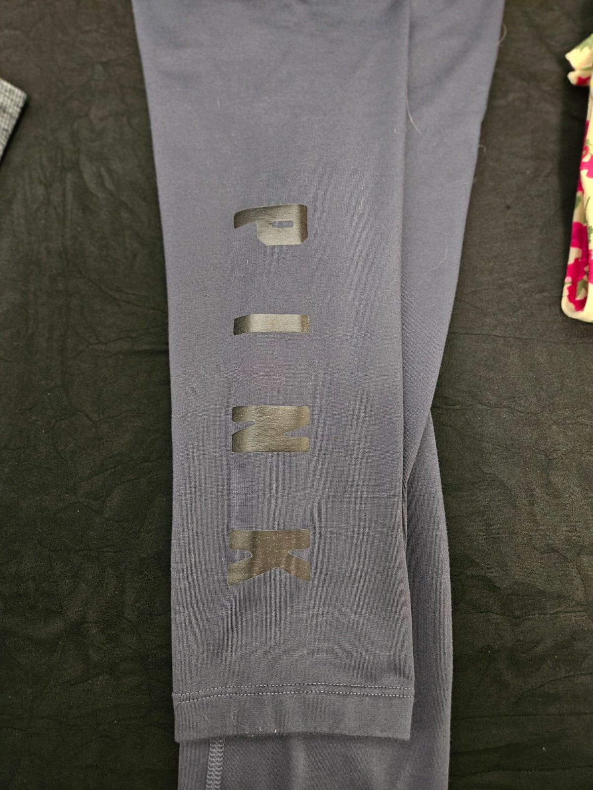 WOMEN'S SIZE M LEGGING BUNDLE 3 VICTORIAS SECRET, 1 LULAROE GREAT CONDITION