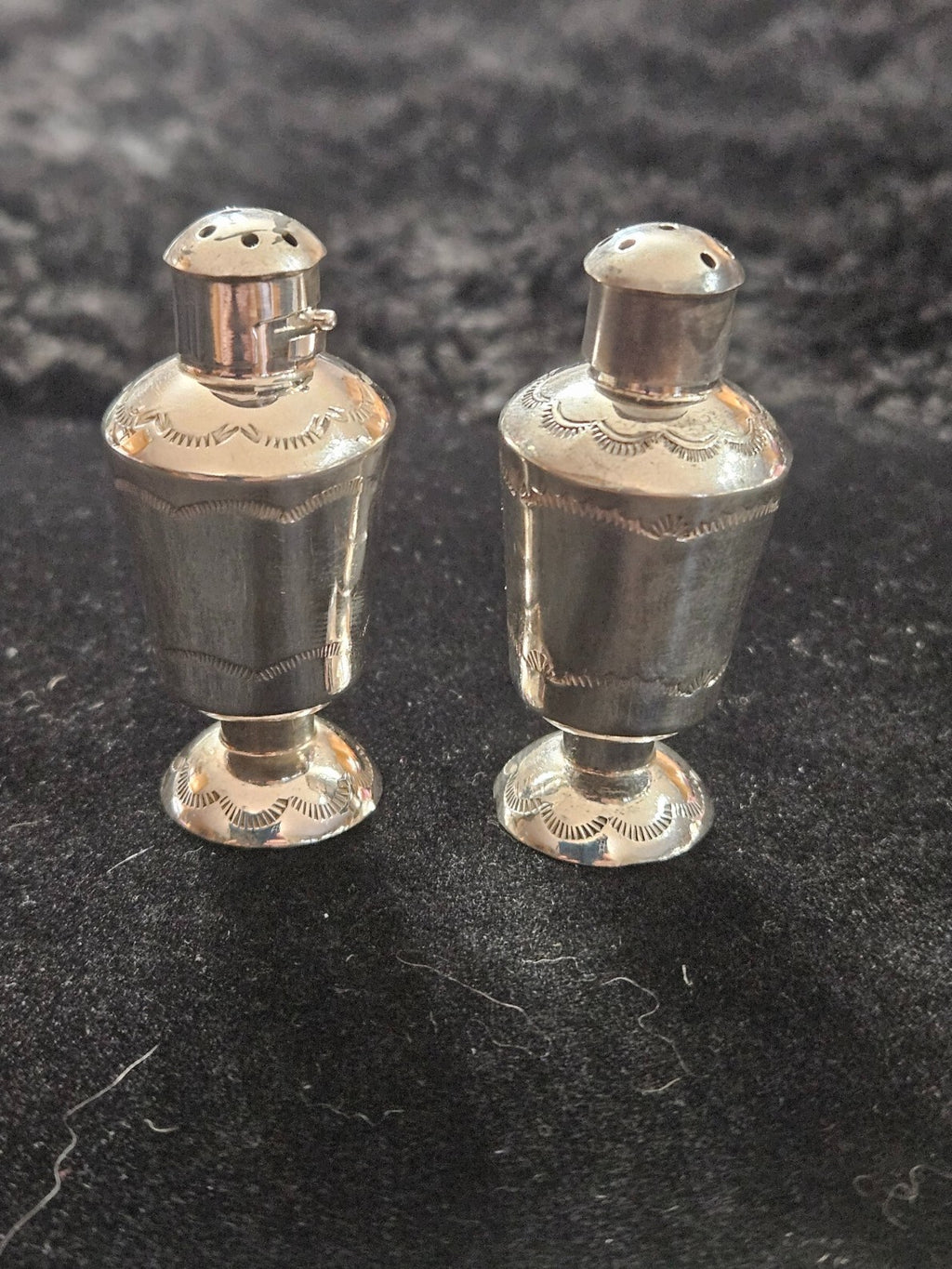 NATIVE AMERICAN NAVAJO MADE STERLING SILVER 2 in SIGNEDSALT & PEPPER SHAKER SET