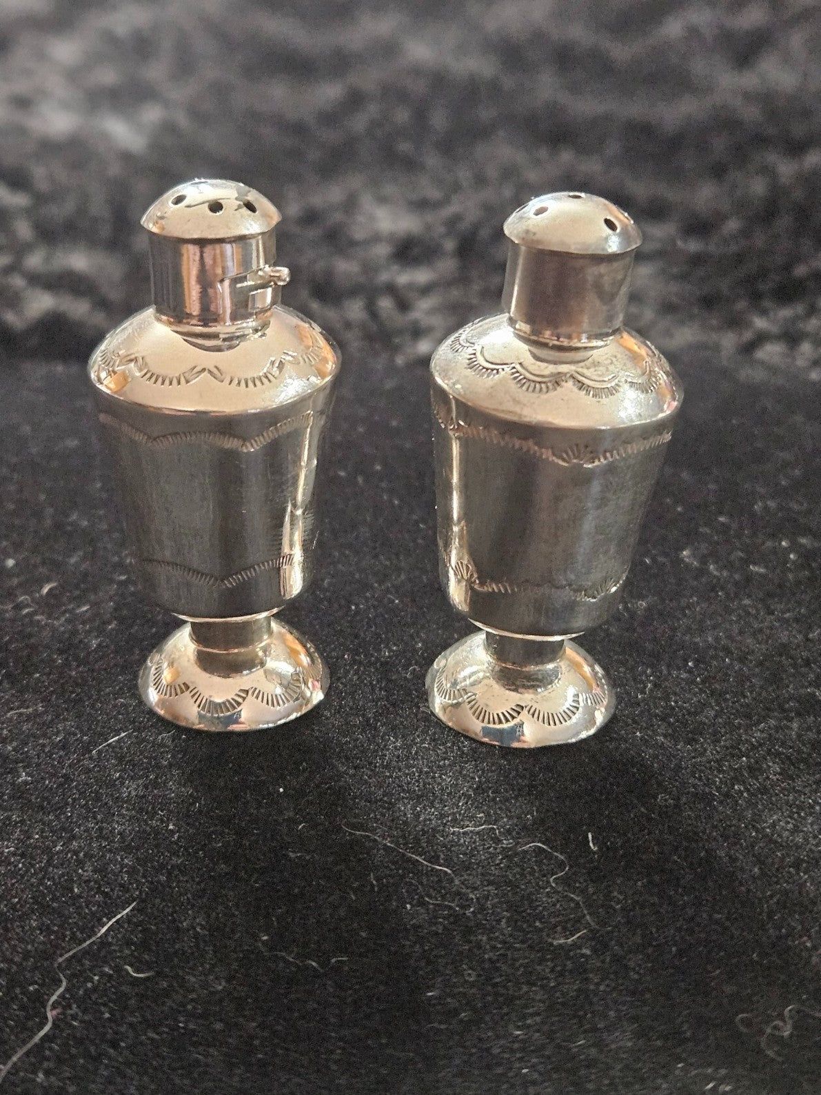 NATIVE AMERICAN NAVAJO MADE STERLING SILVER 2 in SIGNEDSALT & PEPPER SHAKER SET