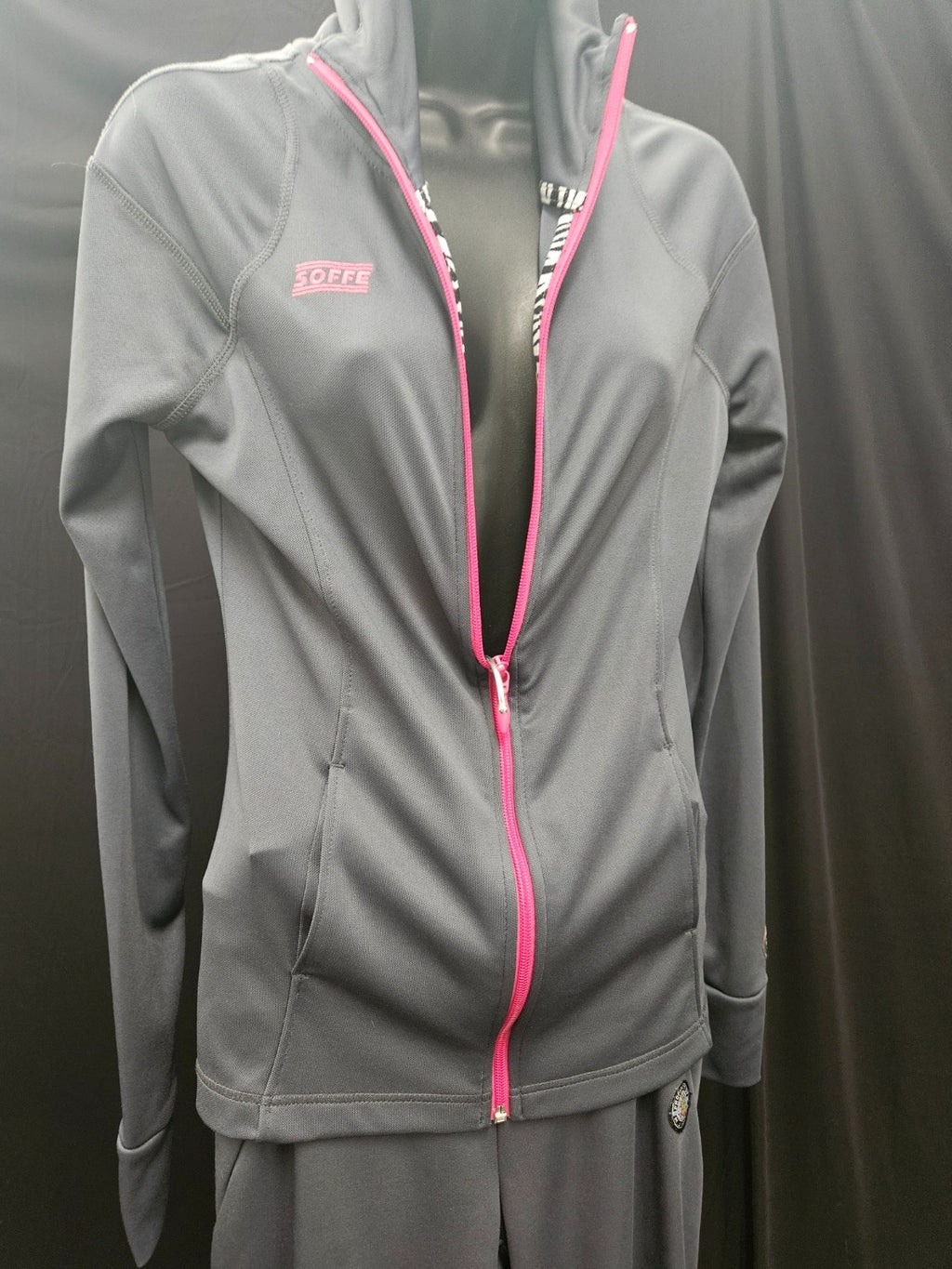 SOFFE SIZE SMALL WOMENS GRAY/PINK TRACK SUIT IN EXCELLENT CONDITION