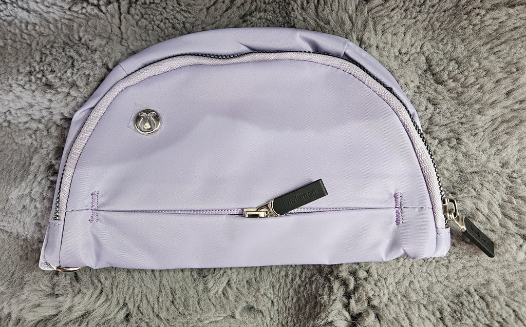 LULULEMON CITY ESSENTIALS POUCH 4L IN LAVENDER FROST NWOT