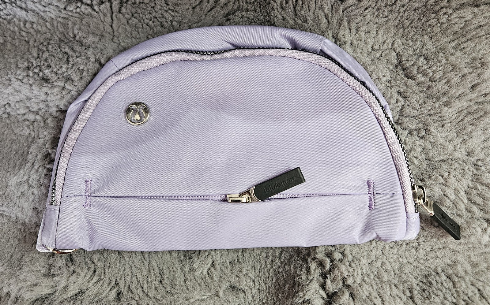 LULULEMON CITY ESSENTIALS POUCH 4L IN LAVENDER FROST NWOT