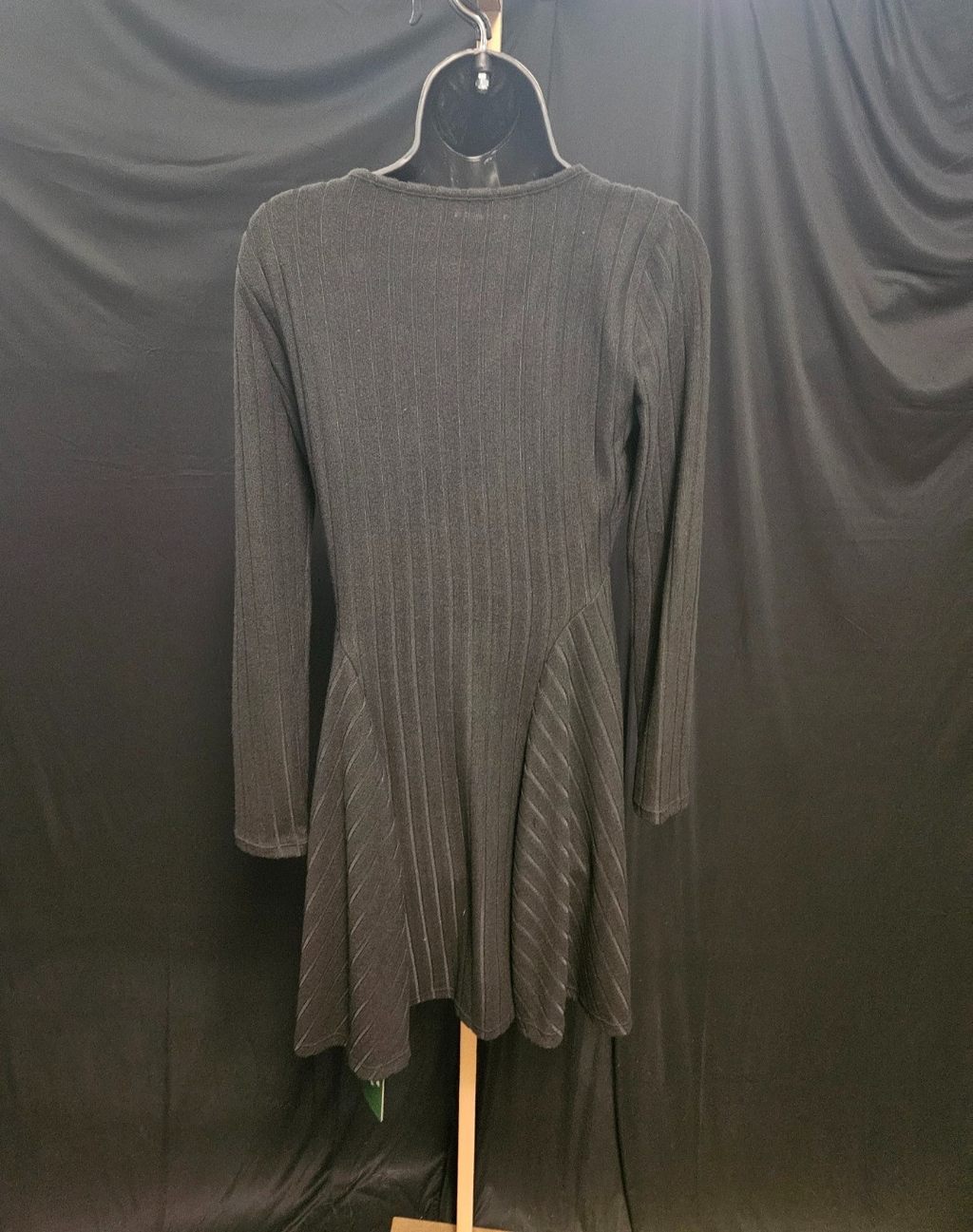 HALARA SIZE M BLACK LONG SLEEVE SWEATER DRESS NWT FALLS JUST ABOVE KNEE