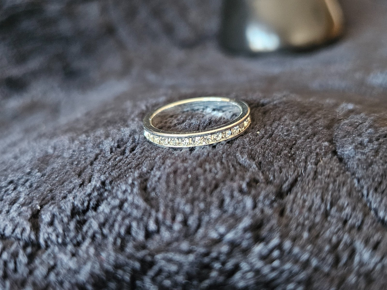 WOMEN'S CRYSTAL PURE SILVER OVER BRASS ETERNITY BAND SIZE 7 3/4