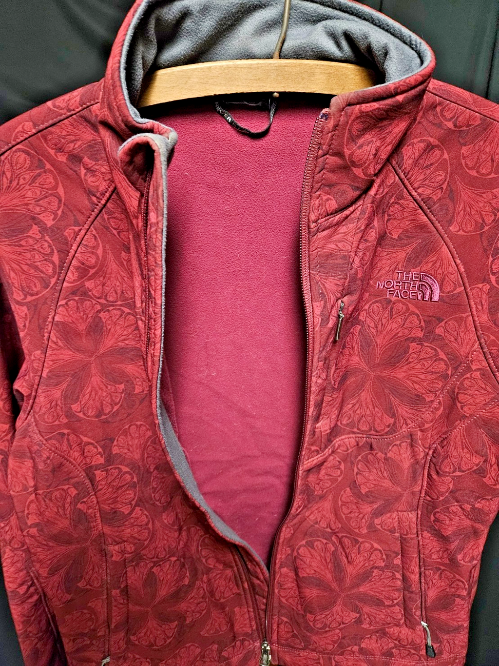 WOMEN'S THE NORTH FACE TNF APEX RED/PRINT JACKET SIZE 8/10 M
