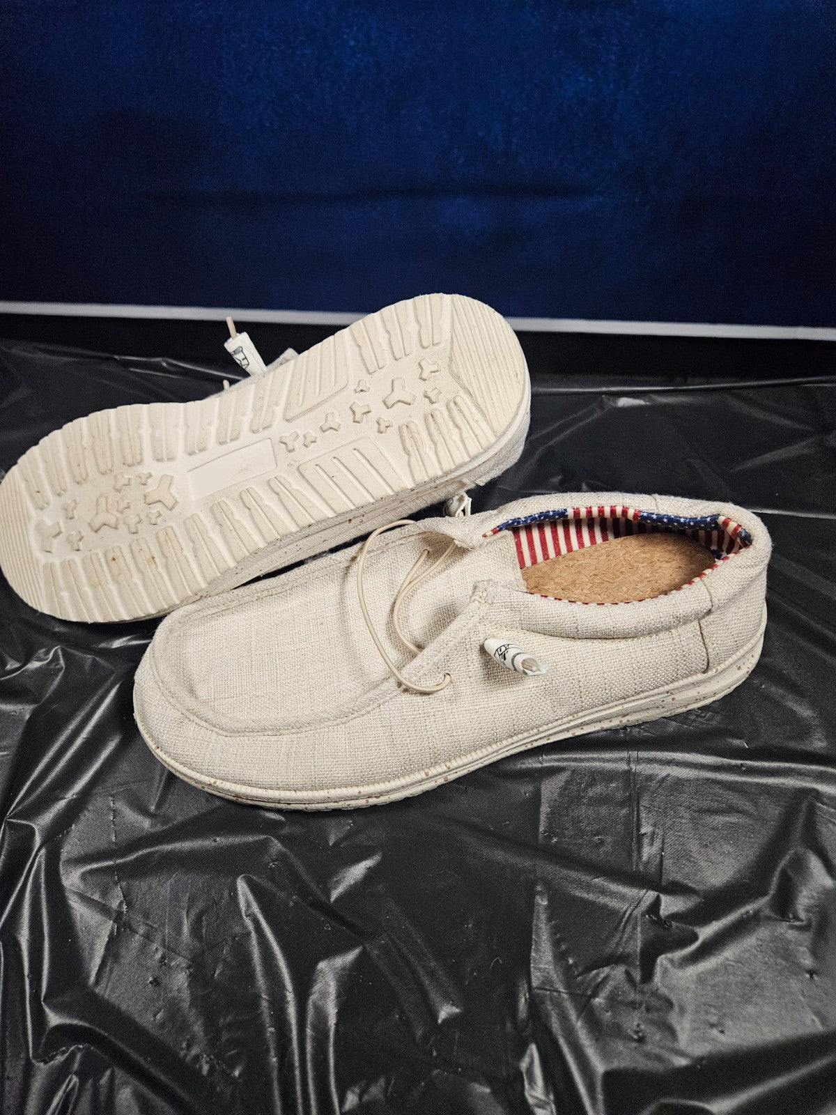 MEN'S SIZE 10 NATURAL CANVAS SLIP ON CASUAL SHOE / LOAFER