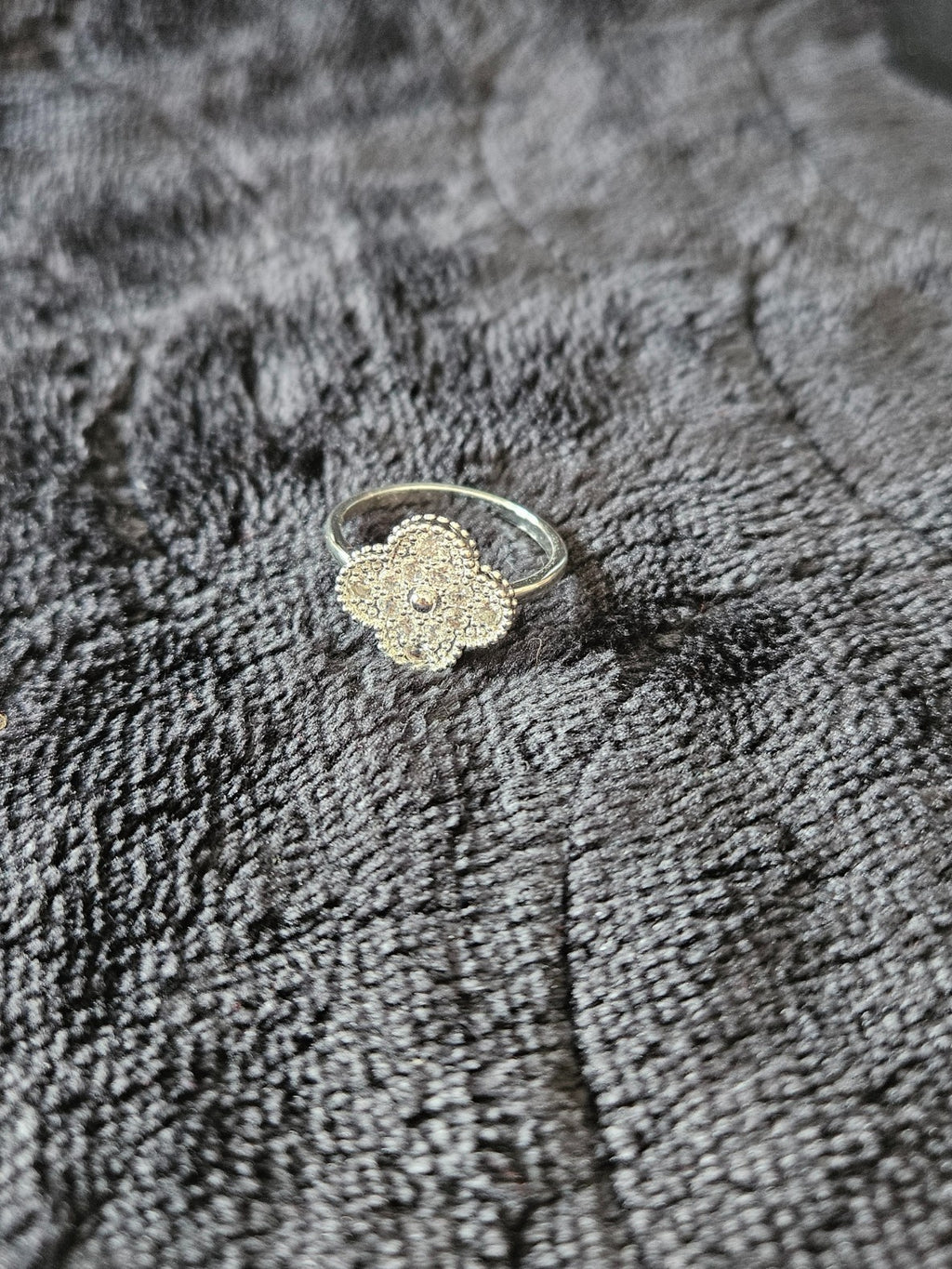 CUBIC ZIRCONIA PURE SILVER OVER BRASS CLOVER COCKTAIL RING SIZE 9