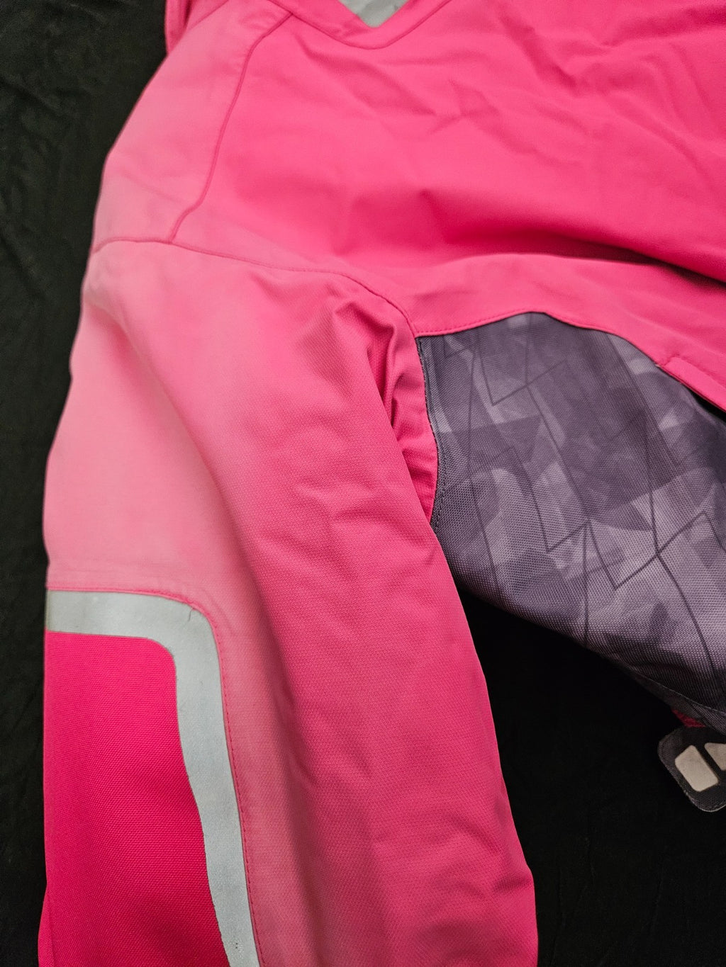 WOMEN'S ARCTIVA XS SNOWMOBILE JACKET PINK/GRAY CAMO SLIGHT AREA SUN DAMAGE
