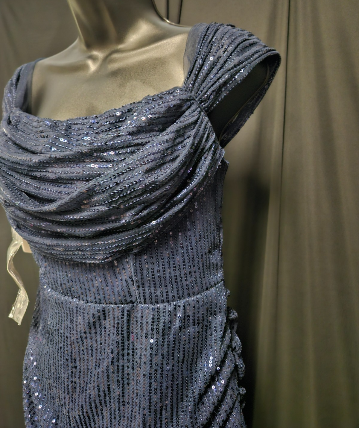 NAVY SEQUINE SIZE 8/10 M ON/OFF SHOULDER SHORT FORMAL/COCKTAIL/PROM DRESS