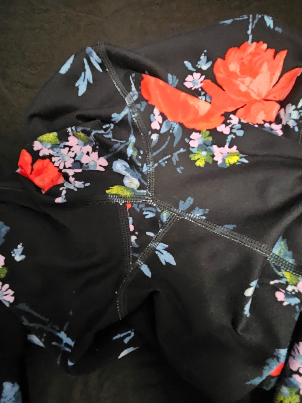 WOMEN'S SIZE M LEGGING BUNDLE 3 VICTORIAS SECRET, 1 LULAROE GREAT CONDITION