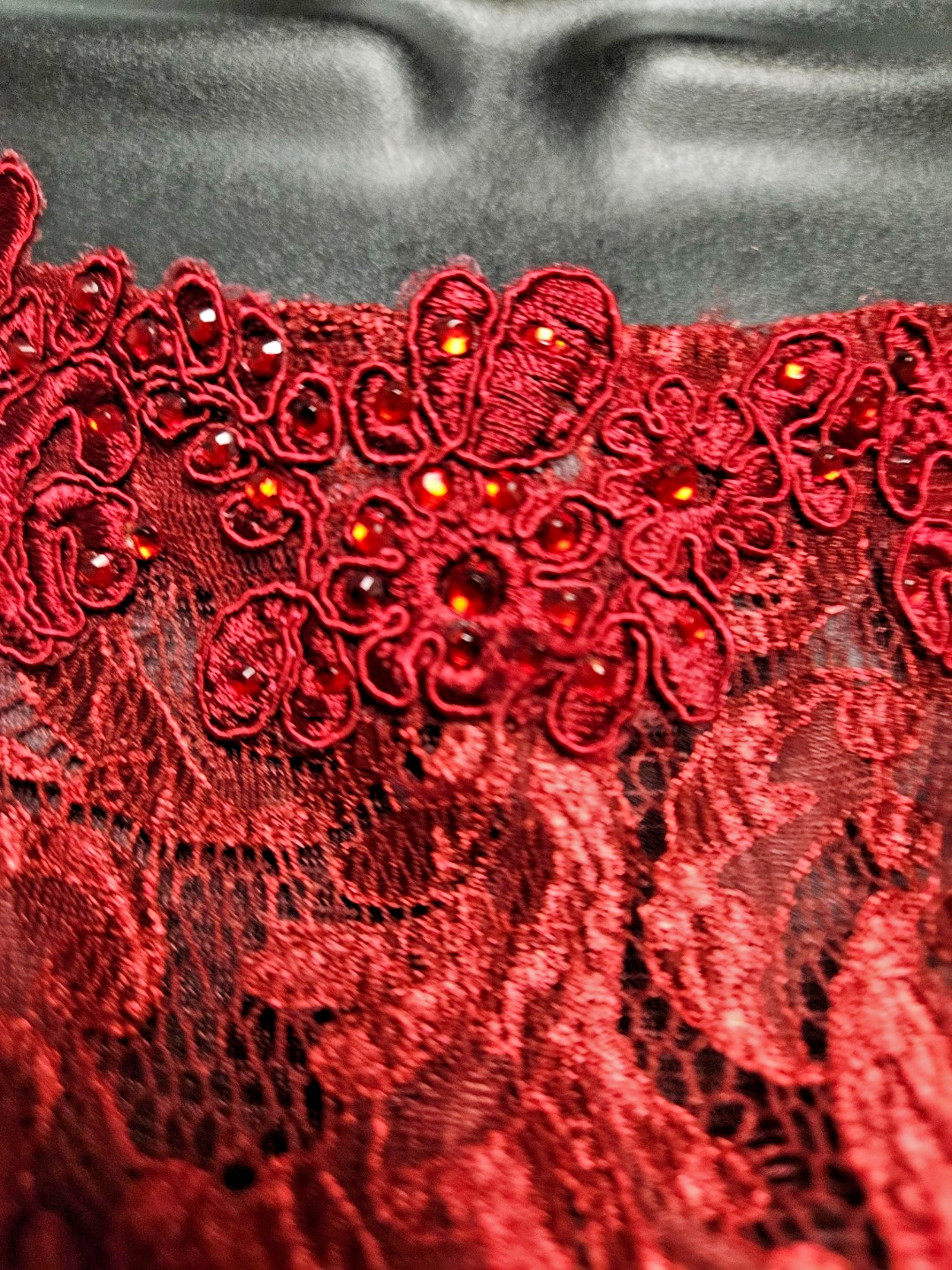 VINTAGE 2-PIECE CLARISSE SZ 10 FORMAL RED LACE/ SEQUINE MINI DRESS DISPLAY MODEL