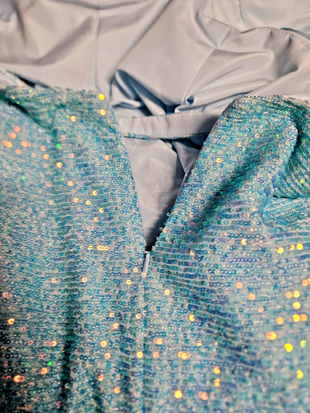 GORGEOUS FORMAL SHERRI HILL TURQUOISE BLUE SEQUINED MERMAIN GOWN SIZE 12