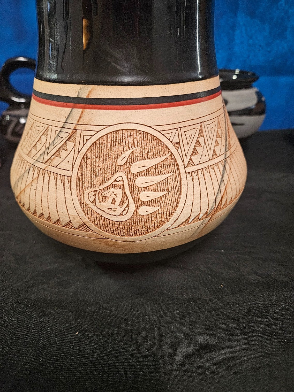 HANDMADE NATIVE AMERICAN MTICHELL BLACKHORSE DINEAH ETCHED POTTERY SMALL BLEMISH