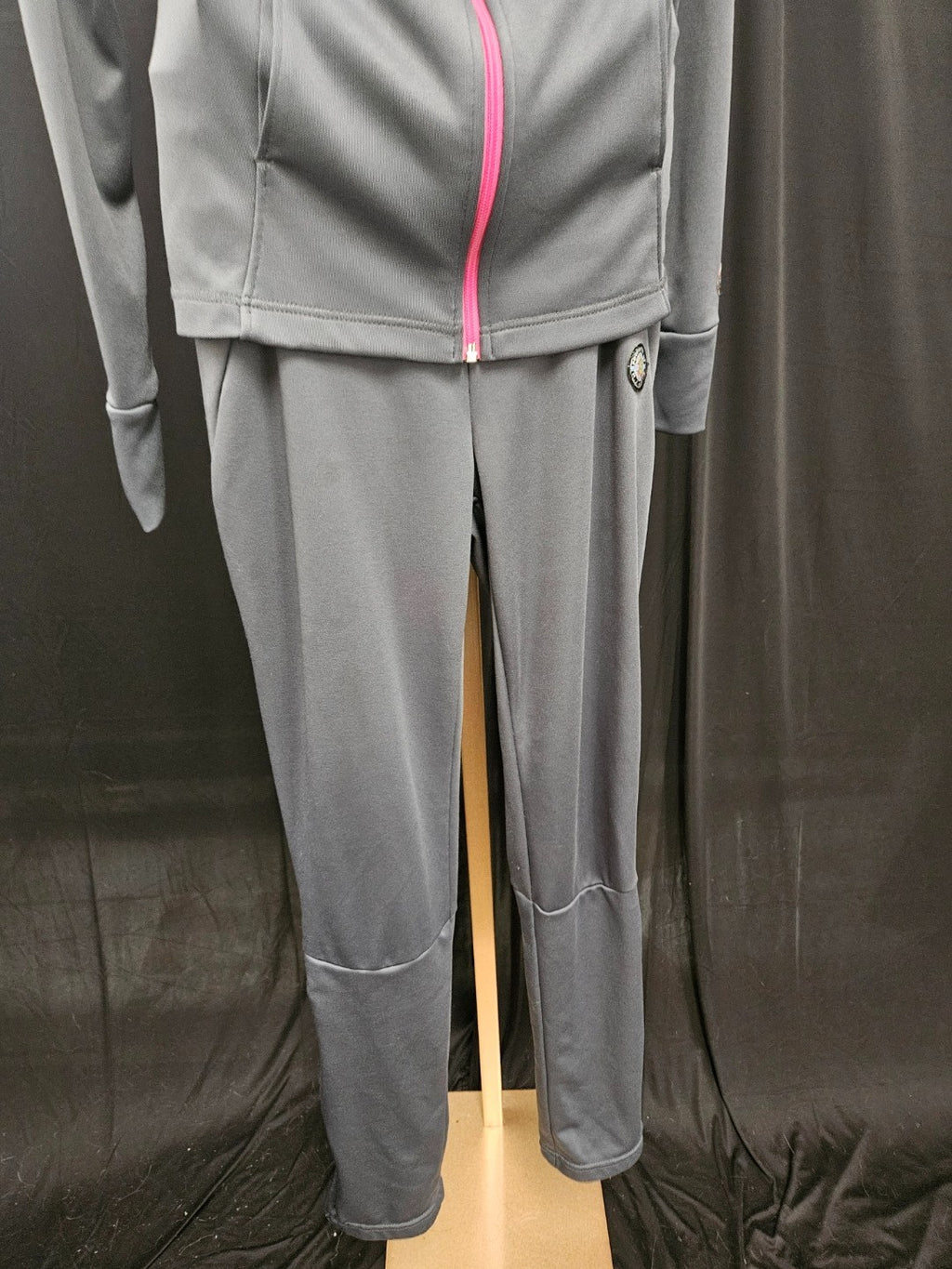 SOFFE SIZE SMALL WOMENS GRAY/PINK TRACK SUIT IN EXCELLENT CONDITION