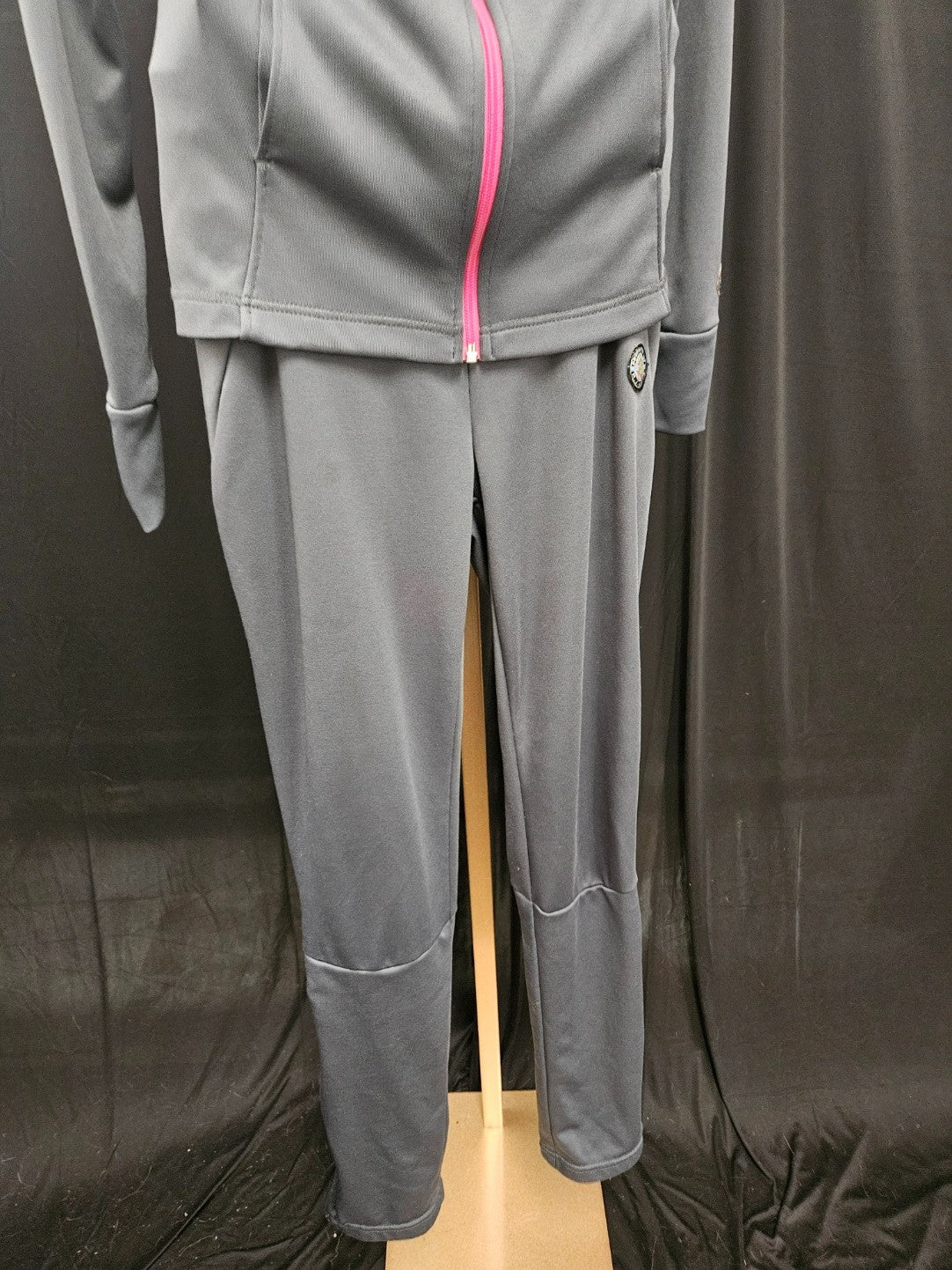 SOFFE SIZE SMALL WOMENS GRAY/PINK TRACK SUIT IN EXCELLENT CONDITION