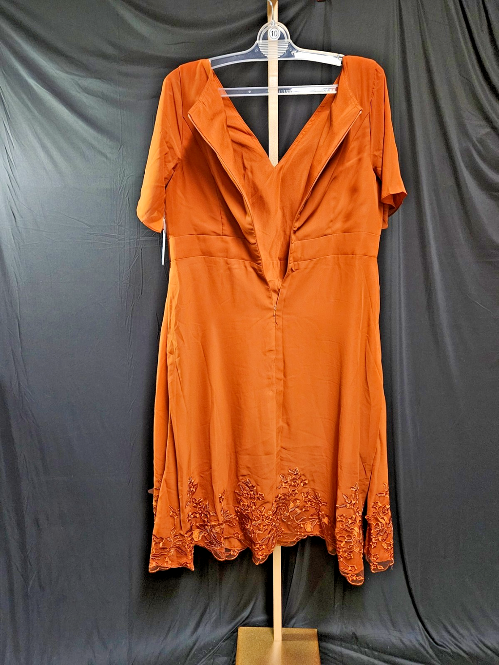 WOMEN'S SIZE 18 CINNAMON CHIFFON BEAD & EMBROIDER MAXI GOWN FORMAL/PROM NWT