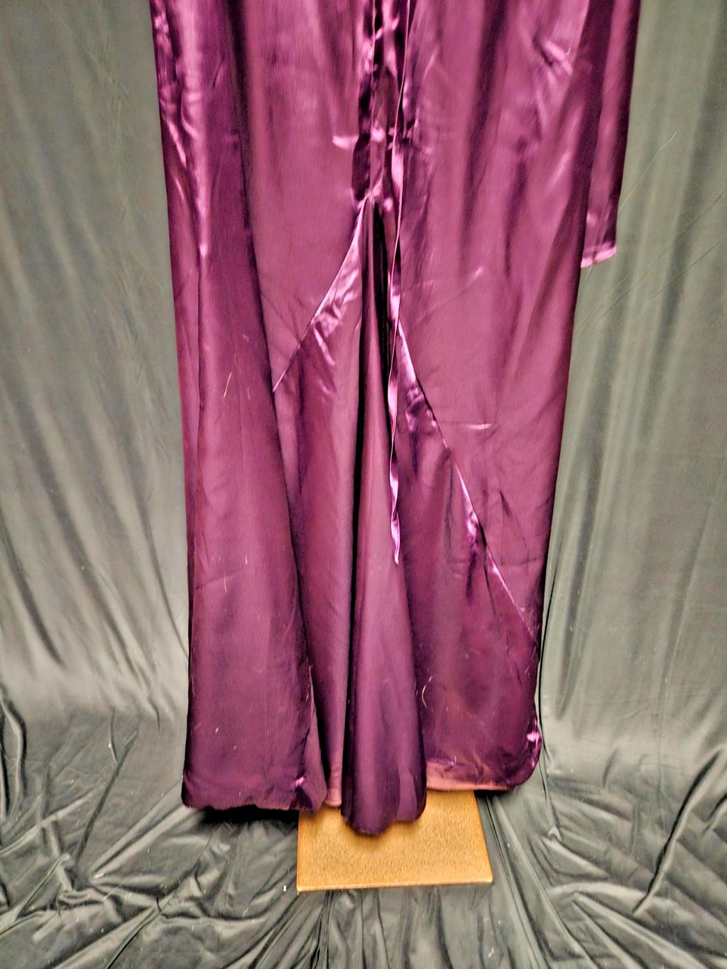 PURPLE/WINE SATIN STRAPLESS PROM/FORMAL GOWN W/SCARF SIZE 8/10 BONING NWT