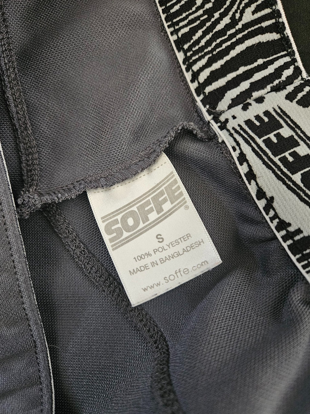 SOFFE SIZE SMALL WOMENS GRAY/PINK TRACK SUIT IN EXCELLENT CONDITION